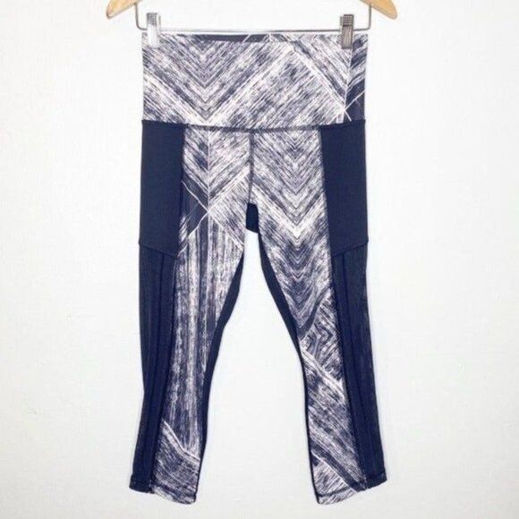 Lululemon Black & White Hot to Street Crop Leggings 6 Small - Picture 3 of 12